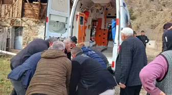 Çorum'un Oğuzlar ilçesinde ayağı çapa makinesine sıkışan kişi yaralandı