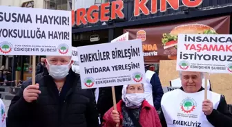 Emekliler, AKP binası önünde zam talebiyle yürümek istedi