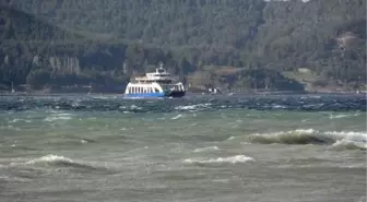 Çanakkale'de fırtına nedeniyle feribot seferleri iptal edildi