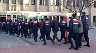 Denizli'de 43 kaçak göçmen yakalandı, 2'si yabancı 5 organizatör tutuklandı