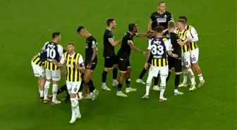 Oyuncular bir anda birbirine girdi! Fenerbahçe-Alanyaspor maçında saha karıştı