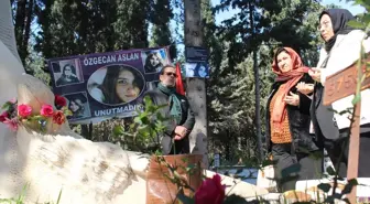 Özgecan Aslan'ın ölümünün 9. yılında kabri başında anma