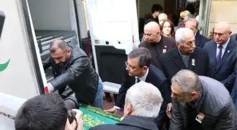 CHP Genel Başkanı Özgür Özel, eski İstanbul Milletvekili Celal Dinçer'in kayınpederinin cenazesine katıldı