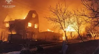 Ukrayna Devlet Başkanı Zelenski, Rusya'nın Harkiv'e düzenlediği saldırıda 5 kişinin hayatını kaybettiğini açıkladı
