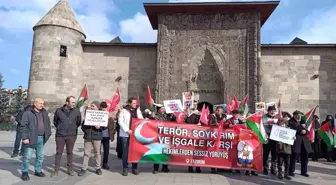 Erzurum'da İsrail'in Gazze'ye yönelik saldırılarını protesto eden sağlık çalışanları sessiz yürüyüşlerine devam ediyor