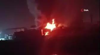 Sanayi sitesinde korkutan yangın: Oto yedek parça satışı yapılan iş yeri alevlere teslim oldu