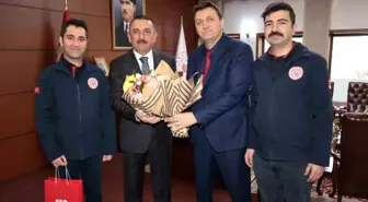 Zonguldak Valisi Osman Hacıbektaşoğlu, 112 Acil Çağrı Merkezi Müdürü Cemal Kar ve kurum temsilcilerini kabul etti