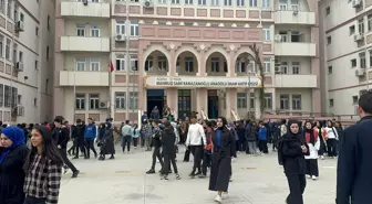 Adana'da lisede çıkan yangın itfaiye tarafından söndürüldü