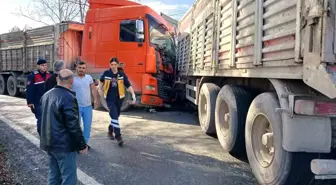 Zonguldak Alaplı'da Tır Çarpışması: 2 Yaralı