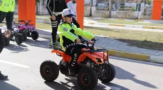 Amasya'da İlkokul Öğrencisi Trafik Polisi Olma Hayalini Gerçekleştirdi