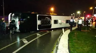 Edremit'te yolcu otobüsü devrildi: 1 ölü, 20 yaralı