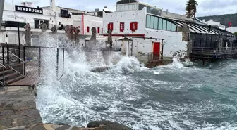 Muğla Bodrum'da Etkili Olan Fırtına Feribot Seferlerini İptal Etti