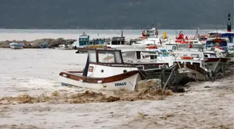 Çanakkale'yi sağanak vurdu, kentte motosiklet ve motokuryelerin trafiğe çıkışı yasaklandı