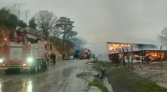 Çanakkale'de ahıra yıldırım isabet etmesi sonucu saman balyaları yandı