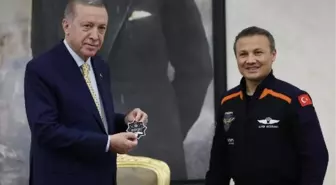 Cumhurbaşkanı Erdoğan, Türkiye'nin ilk astronotu Alper Gezeravcı ve ailesiyle buluştu