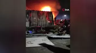 Depremzedeleri panikleten yangın: 2 konteyner kullanılmaz hale geldi
