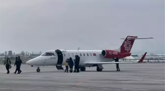 Kalp masajıyla hayata döndürülen genç ambulans uçakla Adana'ya sevk edildi