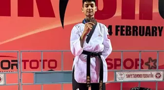 Antalya'da düzenlenen Türkiye Açık Taekwondo Turnuvası'nda Mustafa Kıvanç Aksoy şampiyon oldu