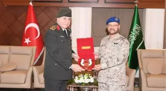 Genelkurmay Başkanı Orgeneral Metin Gürak, Suudi Arabistan'da görüştü