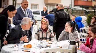 Hendek Belediye Başkanı Turgut Babaoğlu, Akova Mahallesi'nde kadınlarla bir araya geldi