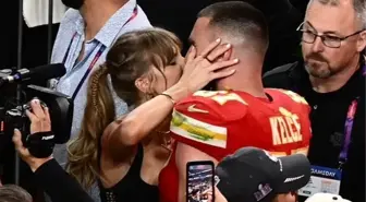Süper Bowl'da romantik anlar! Taylor Swift, şampiyonluk kutlamasında sevgilisini öpücüklere boğdu