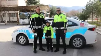 Amasya'da İlkokul Öğrencisi Bir Gün Trafik Polisi Oldu