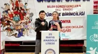 Samsunlu öğrenci, Okul Sporları Bilek Güreşi Şampiyonası'nda Türkiye birincisi oldu