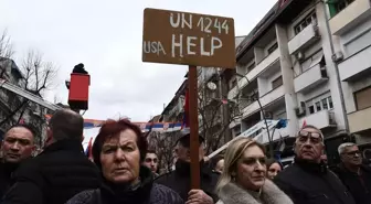 Kosova'da Sırp dinarının yasaklanmasını protesto