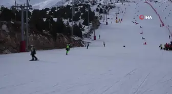 Snowboard Türkiye Şampiyonası Ergan Dağı'nda Başladı