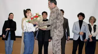 Van'da Şehit Öğretmenin Hayatını Anlatan Film Gösterimi Yapıldı