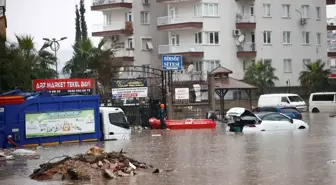 Antalya'da Şiddetli Yağış Sonucu Su Baskınları