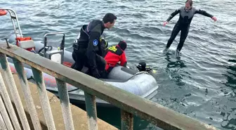 Beşiktaş Kuruçeşme Sahili'nde İBB İşçileri Denize Düştü