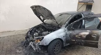 Bolu'da park halindeki otomobilde çıkan yangın söndürüldü