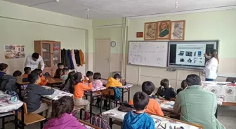 Hakkari Belediyesi Öğrencilere Sıfır Atık ve Geri Dönüşüm Eğitimi Verdi