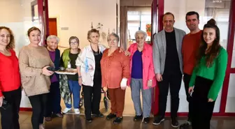 İzmir Büyükşehir Belediyesi Huzurevi Sakinleri Geri Dönüşümle Ev Dekorasyon Eşyaları Üretti