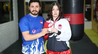 Türkiye Okul Sporları Gençler Kick Boks Şampiyonası'nda bronz madalya kazanan sporcu baygınlık geçirdi