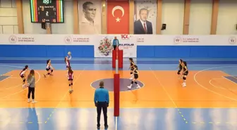 Nevşehir'de Okul Sporları Voleybol Küçükler Kız-Erkek Grup Müsabakaları Başladı