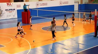 2023-2024 Okul Sporları Voleybol Küçükler Kız-Erkek Grup Müsabakaları Nevşehir'de Başladı