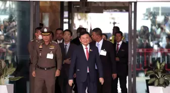 Tayland'da eski Başbakan Thaksin Shinawatra'ya şartlı tahliye kararı