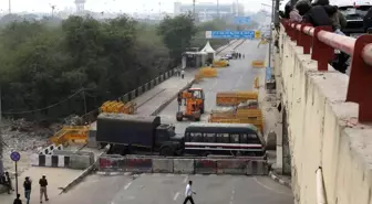 Hindistan'da Çiftçilerin Yeni Delhi'ye Girişi Engellendi