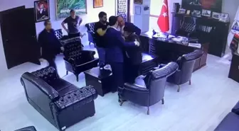 Artvin Belediye Başkanı, 85 yaşındaki vatandaşı eşinin yanında itekleyerek dışarı çıkardı