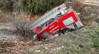Denizli'de ev yangınında yaşlı kadın hayatını kaybetti, itfaiye aracı kaza yaptı