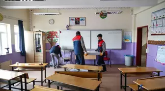 Diyarbakır'da Meslek Lisesi Öğrencileri Okullardaki Isıtma Sorunlarını Gideriyor