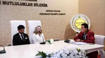 Dünya evine giren çifte Dündar'dan sürpriz