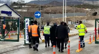 Erzincan'da 9 İşçi Kayboldu, Aileler Umutla Bekliyor