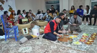 Hakkari Yüksekova'da Gençlik Merkezi'nde Sıra Gecesi Etkinliği Düzenlendi