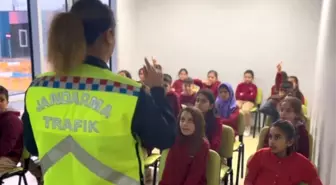 Tekirdağ'da Jandarma Ekipleri Okullarda ve Trafik Eğitim Parkurunda Öğrencilere Eğitim Verdi