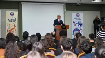 Kocaeli Valisi Seddar Yavuz, kariyer söyleşisinde öğrencilerle buluştu