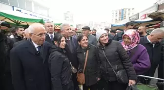 Mansur Yavaş, Yenimahalle'deki Pazar Esnafını Ziyaret Etti
