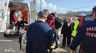 Muğla'da şarampole devrilen otomobilde sıkışan sürücü kurtarıldı